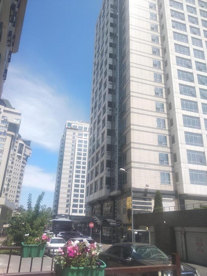 Tomiris Lady'S Capsul Hostel Only For Women Almaty Ngoại thất bức ảnh