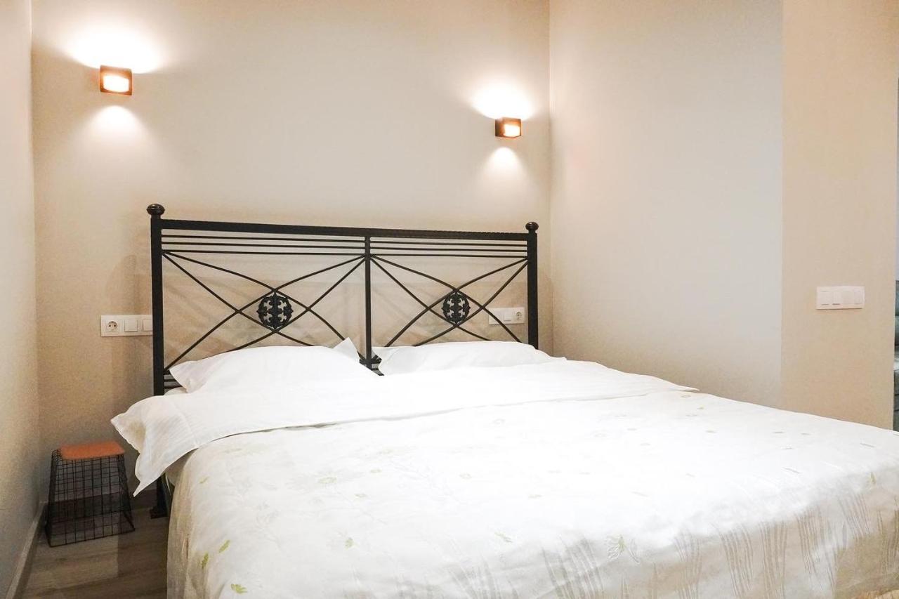 Tomiris Lady'S Capsul Hostel Only For Women Almaty Ngoại thất bức ảnh