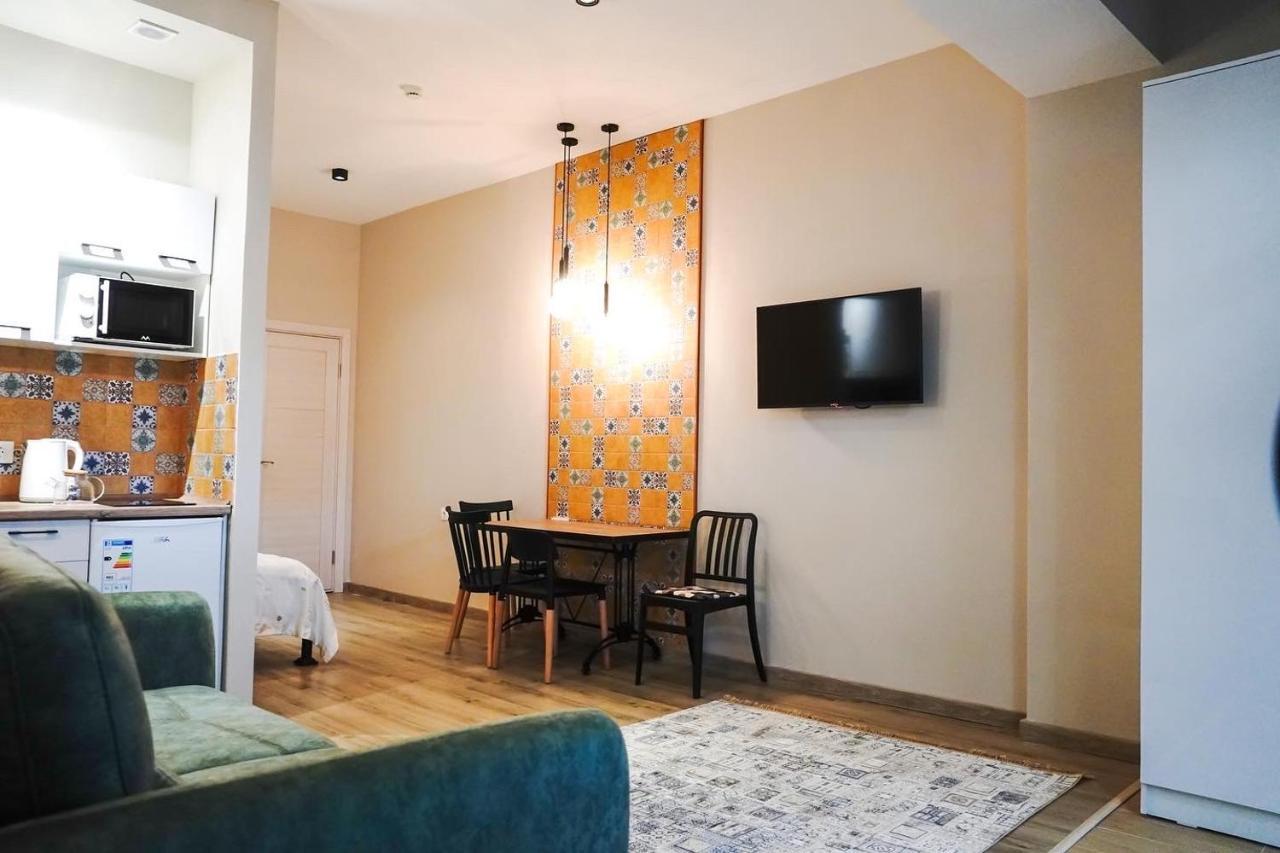 Tomiris Lady'S Capsul Hostel Only For Women Almaty Ngoại thất bức ảnh